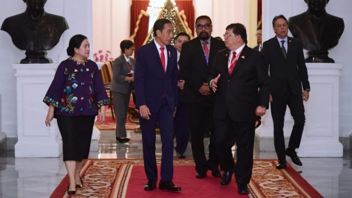Presiden Joko Widodo menerima kunjungan kehormatan ketua parlemen tiga negara ASEAN secara serentak di Istana Merdeka, Jakarta Parlemen ASEAN