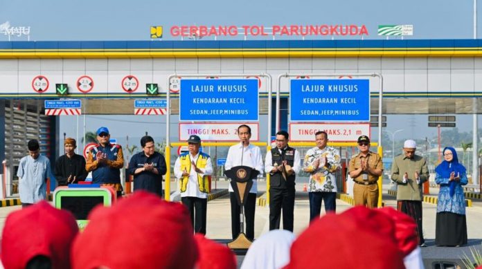 Presiden Joko Widodo meresmikan Jalan Tol Ciawi-Sukabumi ruas Cigombong-Cibadak di Gerbang Tol Parungkuda, Kabupaten Sukabumi, Provinsi Jawa Barat pada Jumat, 4 Agustus 2023. Jalan Tol
