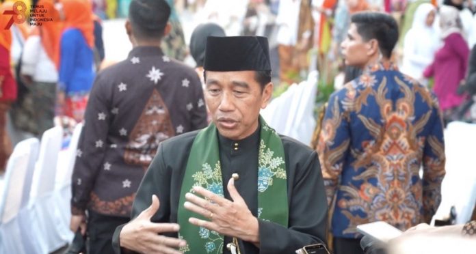 Presiden Jokowi membuka peragaan busana Istana Berkebaya di depan Istana Merdeka, pada Mnggu, 6 Agustus 2023 Istana Berkebaya