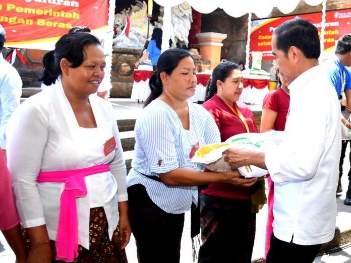 Presiden-Jokowi-Serahkan-Bantuan-Pangan-1024x768