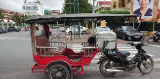 Transportasi Unik Remork di Kamboja