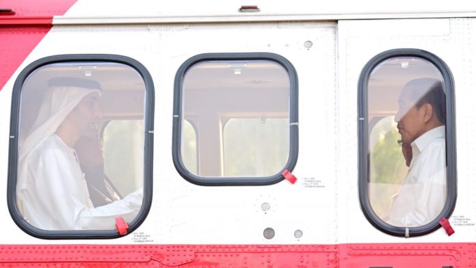 Presiden Joko Widodo bersama Menteri Negara urusan Perdagangan Luar Negeri Persatuan Emirat Arab Thani bin Ahmed al Zeyoudi Kunjungan Kerja Presiden