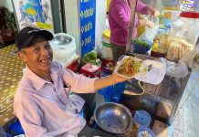Mencicipi Nikmatnya Snack South Vietnam Bánh Tráng Trộn