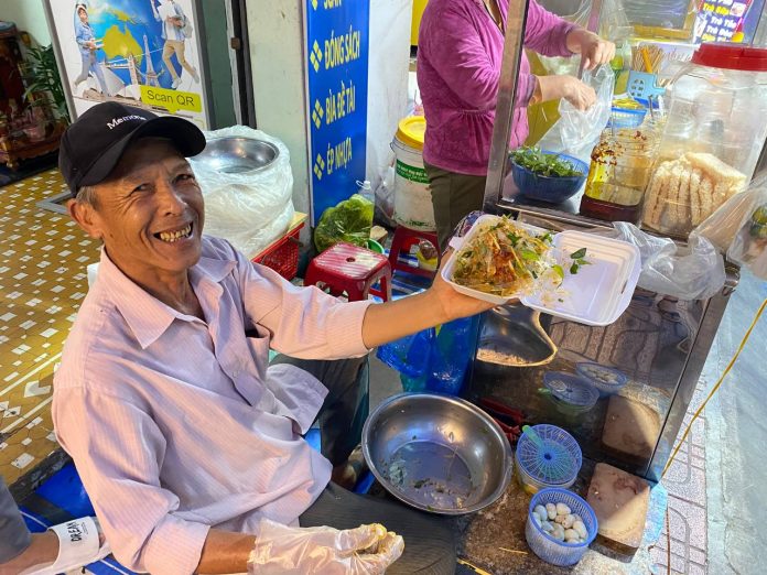 Mencicipi Nikmatnya Snack South Vietnam Bánh Tráng Trộn