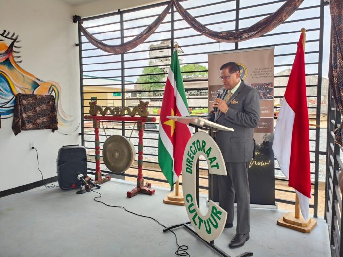 3. Presiden Suriname, Chandrikapersad Santokhi memberikan kata sambutan pada peresmiangedung Culinary Craft & Art Center Marienburg