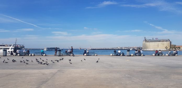 Ayo Menikmati Pemandangan Indah di Dermaga Kadikoy