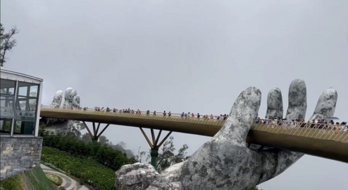 Destinasi Menawan Cau Vang Golden Bridge di Da Nang Vietnam