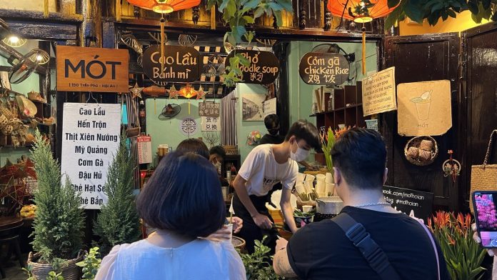 Mot Minuman Legendaris di kota kuno Hoi An, Vietnam