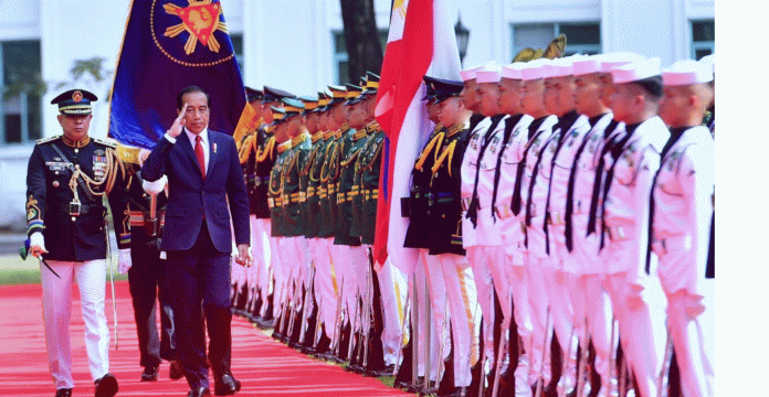 Presiden Joko Widodo mengikuti upacara penyambutan resmi di Istana Malacañang, Manila, Filipina, pada Rabu, 10 Januari 2024. Kunjungan Kerja Presiden
