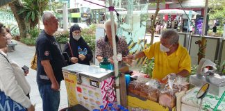 Menikmati Uncle Ice Cream di Singapore