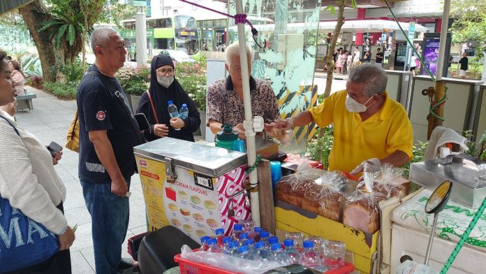 Menikmati Uncle Ice Cream di Singapore