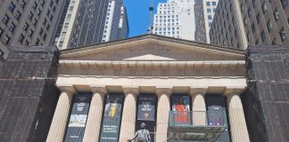 Patung Perunggu George Washington New York City