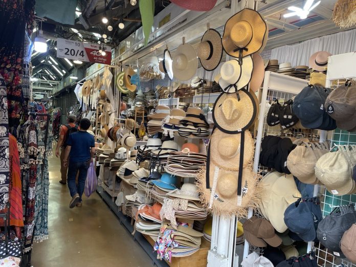 Serunya Belanja di Chatuchak Weekend Market