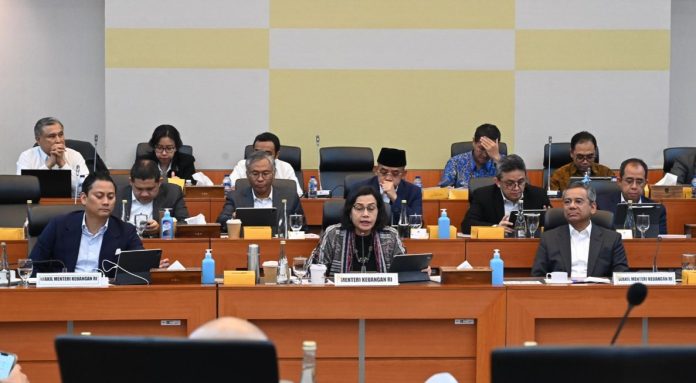 Menkeu Sampaikan RUU P2 APBN Kepada Banggar DPR