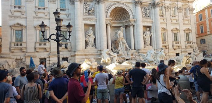 Trevi Fountain Ikon Abadi Kota Roma