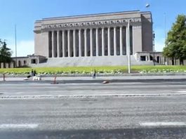 Eduskuntatalo Gedung Parlemen di Finlandia