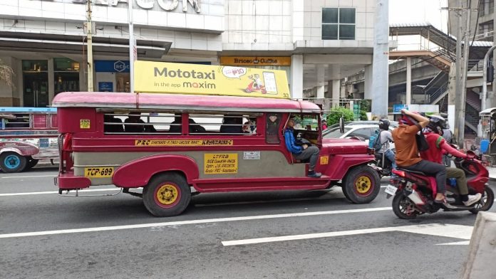 Jeepney Angkutan umum di Filipina