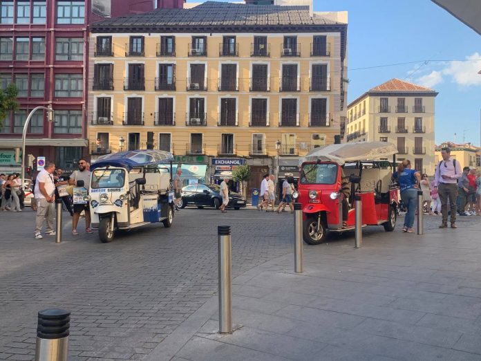 tuktuk Euro Tuk Tuk Alat Transportasi Wisatawan di Spanyol