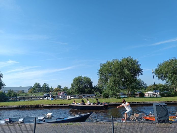 Keindahan Suasana Desa di Giethoorn Amsterdam