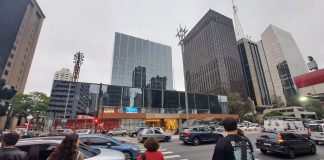 Jalan Ikonik di Avenida Paulista Brasil