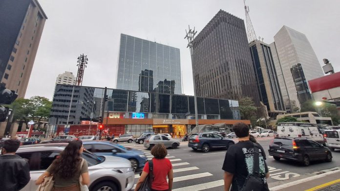 Jalan Ikonik di Avenida Paulista Brasil