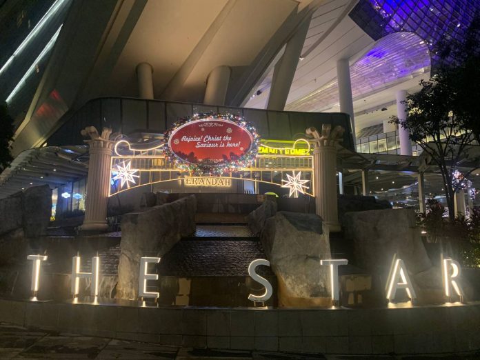 Dekorasi Indah Menyambut Natal di The Star Vista Singapura
