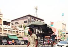 Thailand Kembali Melonggarkan Saat Ekonomi Melemah Tuk Tuk Alat Transportasi Khas di Thailand