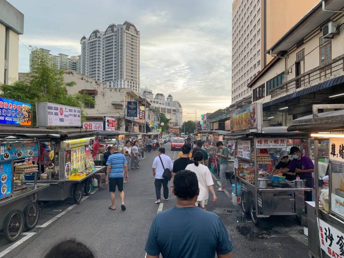 Serunya Kulineran di New Line Food Street Lorong Baru