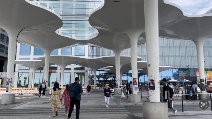 Pusat Perbelanjaan Terbesar di Helsinki Finlandia Mall of Tripla