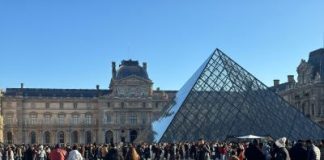 Louvre Museum Seni Terbesar dan Terkenal di Dunia