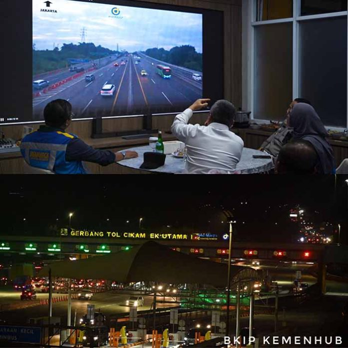 puncak arus pergi pertama