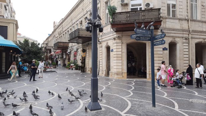 street2 Nizami Street Kesibukan Kota Modern dengan Sentuhan Sejarah Budaya Azerbaijan