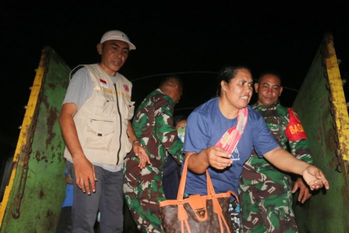 Evakuasi korban banjir