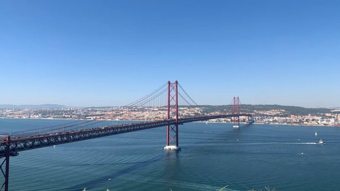 Keindahan Jembatan 25 April di Lisbon Portugal