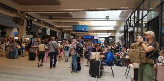 Stasiun kereta Montparnasse Pusat Transportasi Utama di Paris