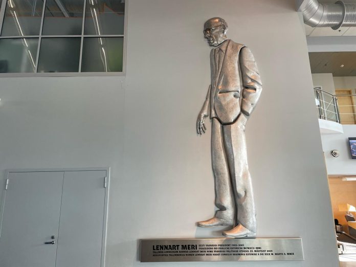 Patung Lennart Meri Menghormati Pemimpin Kemerdekaan Estonia