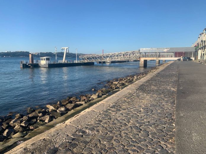 Cais do Sodre Terminal Feri Ikonik Lisbon