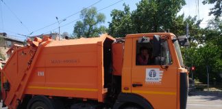 Truk Sampah dan Pengelolaan Sampah di Bishkek Kirgizstan