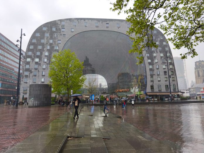 Markthal Rotterdam Pasar di Antara Kaca dan Langit