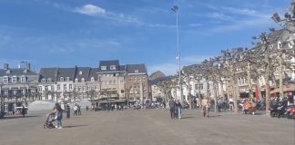 Vrijthof Alun-Alun yang Menyimpan Cerita Kota