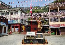 Patung Amar Singh Thapa di Pokhara Nepal