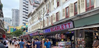 Suasana Chinatown yang Penuh Warna dan Kehidupan