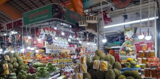 Wisata Buah Tropis di Pasar Ben Thanh