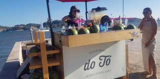 Penjual Minuman dan Buah di Sekitar Menara Belém Lisbon