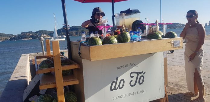 photo_6219713738622222290_y Penjual Minuman dan Buah di Sekitar Menara Belém Lisbon