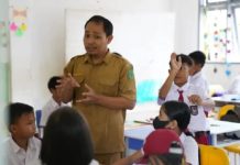Perkuat Kesejahteraan Guru, Tunjangan Naik dan Beasiswa untuk 150 Ribu Pendidik Guru
