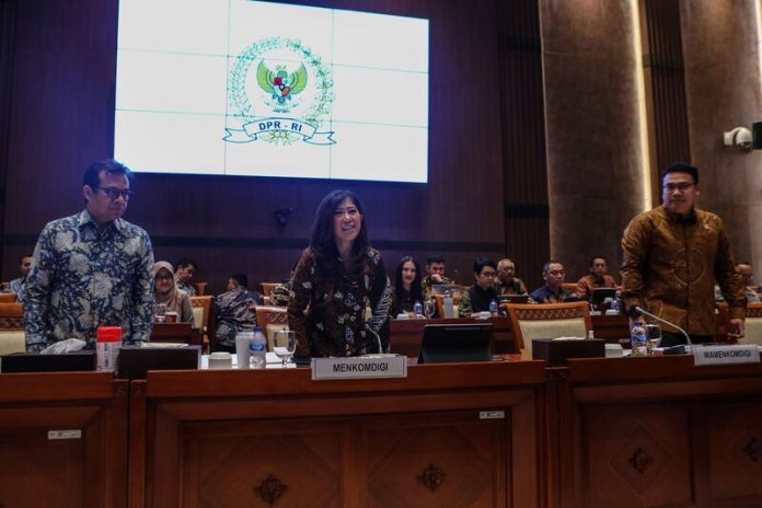 raker-komisi-i-dpr-ri-dengan-menkomdigi