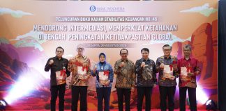 Juda Agung saat meluncurkan buku Kajian Stabilitas Keuangan No.45, Agustus 2025 (KSK 45). Dengan tema 'Mendorong Intermediasi, Memperkuat Ketahanan di Tengah Peningkatan Ketidakpastian Global'