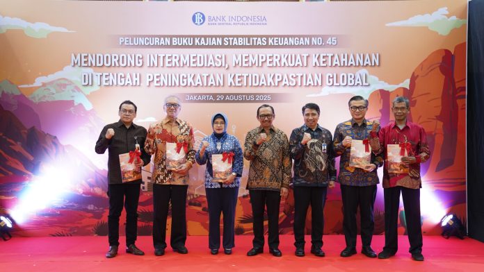 Juda Agung saat meluncurkan buku Kajian Stabilitas Keuangan No.45, Agustus 2025 (KSK 45). Dengan tema 'Mendorong Intermediasi, Memperkuat Ketahanan di Tengah Peningkatan Ketidakpastian Global'