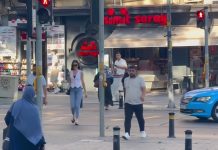 Pejalan kaki di Istanbul